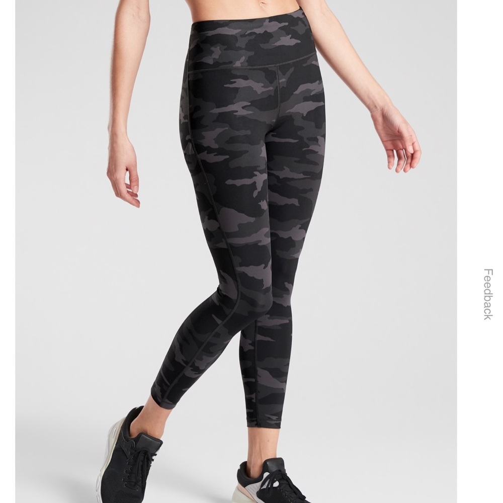 ATHLETA Ultimate stash black camo 7/8 leggings S